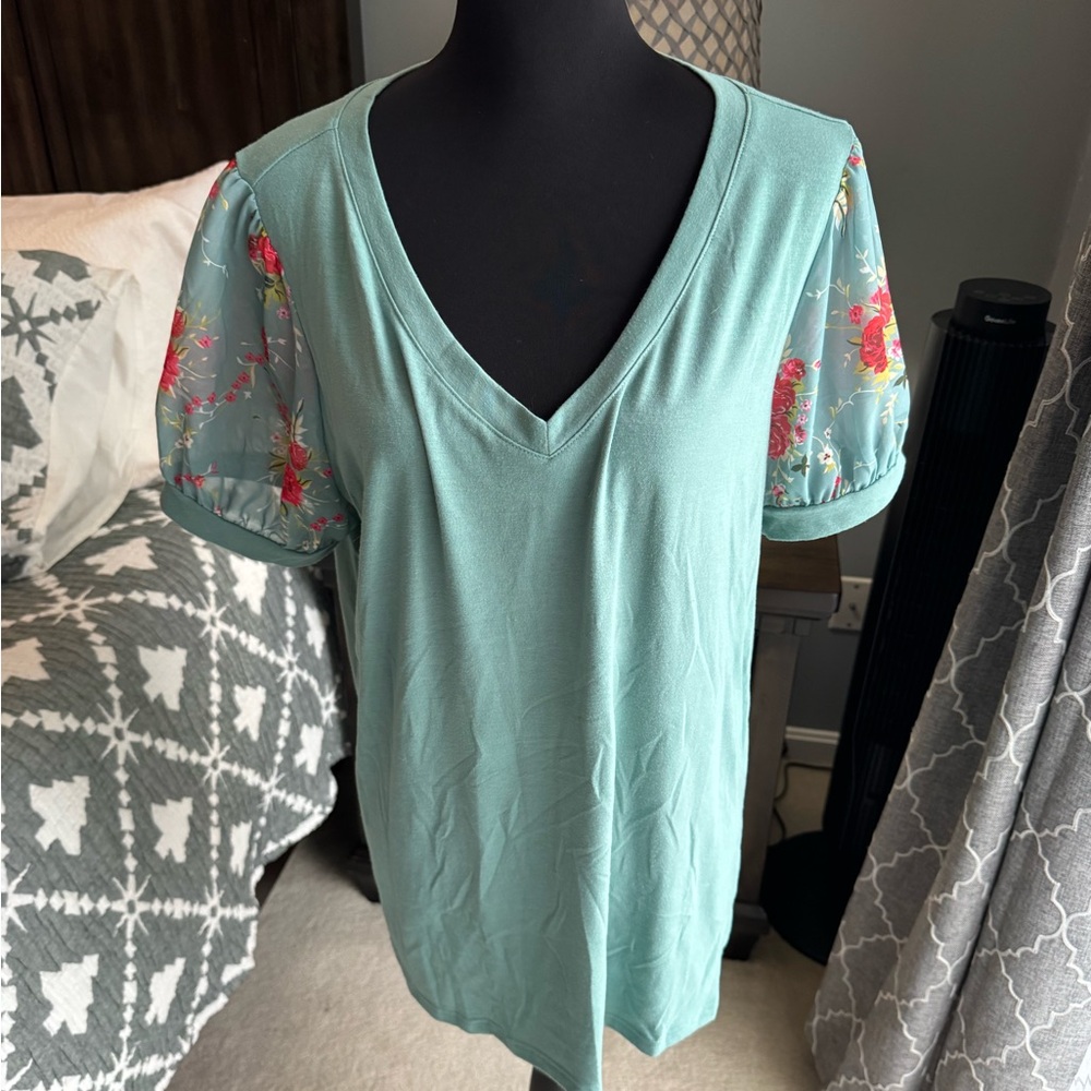 Floral Sleeve V-Neck Top - Mint Green